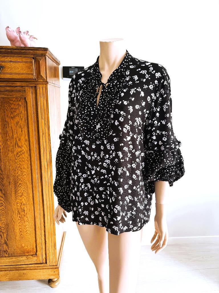 Caroline Biss flowy blouse met lintsluiting – 44, Kleding | Dames, Verzenden, Zwart, Maat 42/44 (L), Zo goed als nieuw