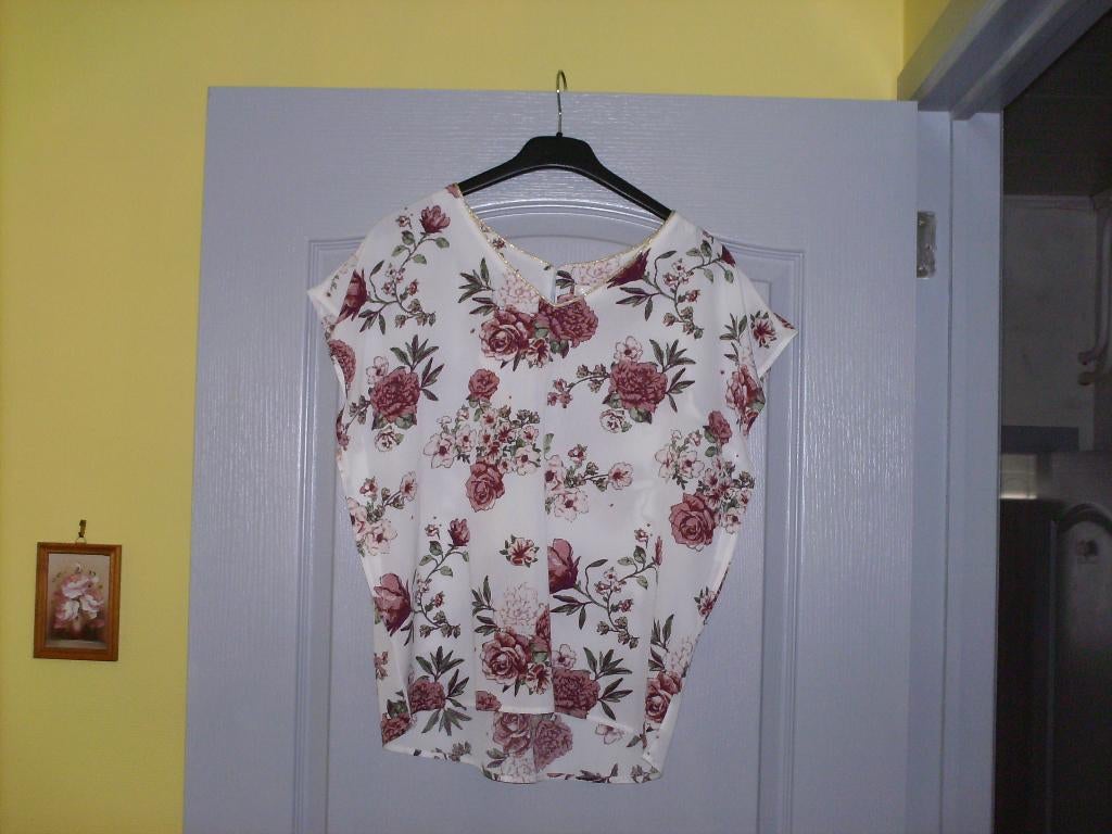 a vendre blouse tunique pour dame, Vêtements | Femmes, Blouses & Tuniques, Neuf, Taille 42/44 (L), Autres couleurs, Enlèvement ou Envoi
