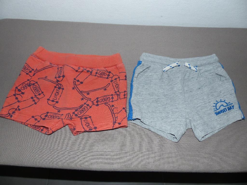 Short Zara pour garçon - taille 68 - ensemble 3€, Enfants & Bébés, Pantalon, Garçon, Enlèvement ou Envoi, Comme neuf