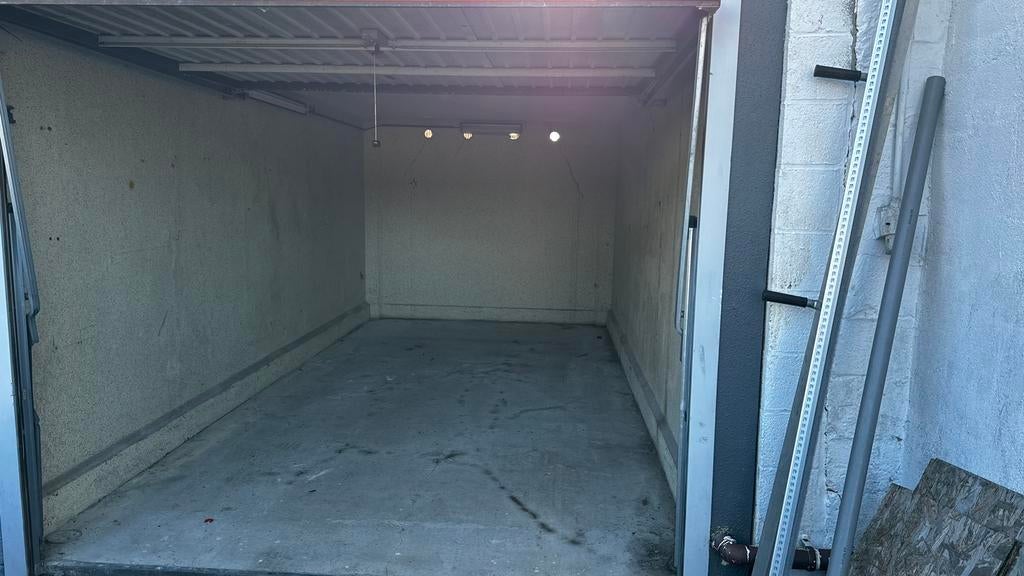 Garage à louer à Dinant