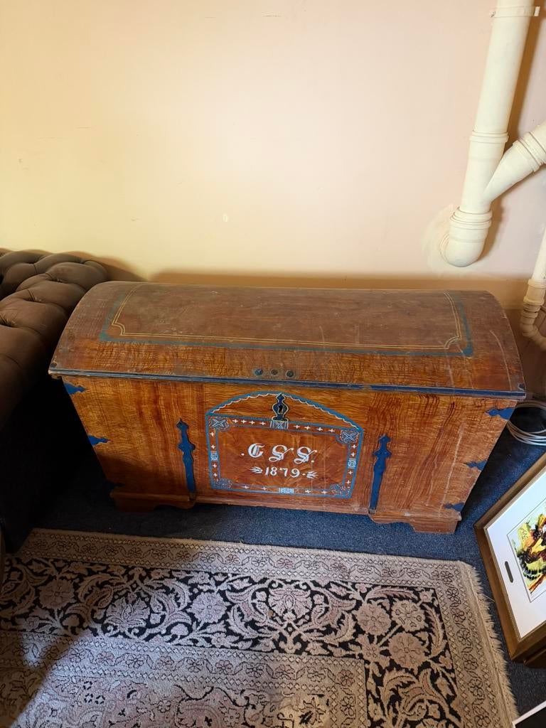 Coffre ancien en bois massif – pièce décorative unique, 50 à 100 cm, Enlèvement, Utilisé, Autres matériaux