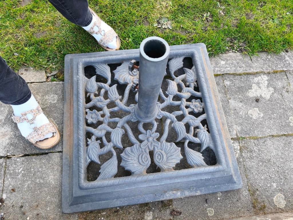 Pied de parasol en fonte lourde, Enlèvement