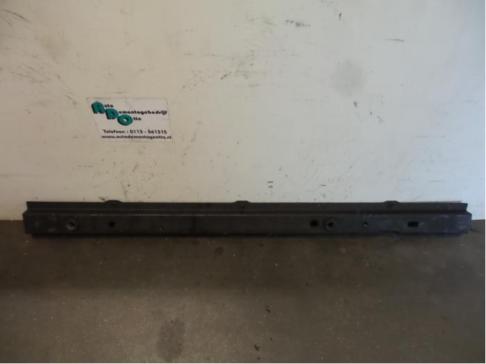 Barre radiateur d'un Opel Vivaro (Vivaro 01-), -, Opel, 3 mois de garantie, Utilisé