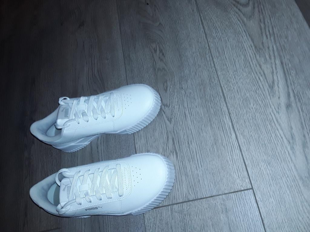 Nieuwe witte Puma sneakers - nooit gedragen - maat 39 v, Puma, Wit, Ophalen of Verzenden, Zo goed als nieuw