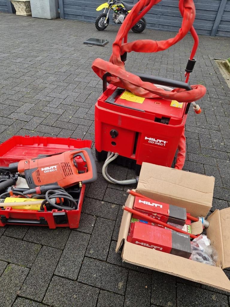 HILTI DD-REC 1, Doe-het-zelf en Bouw, Gereedschap | Boormachines, Ophalen, Gebruikt, 600 watt of meer, Boormachine