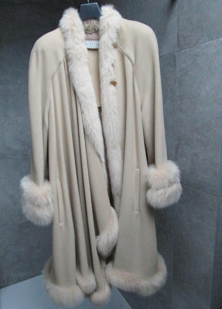 cape met nep bont, Kleding | Dames, Jassen | Winter, Ophalen of Verzenden, Zo goed als nieuw, Maat 38/40 (M), Beige