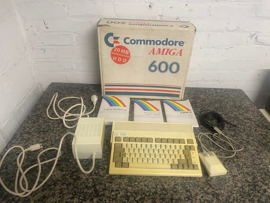 Commodore Amiga 600 HD compleet in doos + 4 spellen, Ophalen