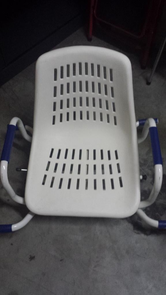 Draaibare badstoel voor mensen met beperkte mobiliteit, Ophalen, Zo goed als nieuw