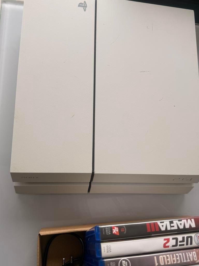 Ps4+ 2 controlers + headset draadloos + 4 games, Games en Spelcomputers, Games | Sony PlayStation 4, Ophalen, Gebruikt