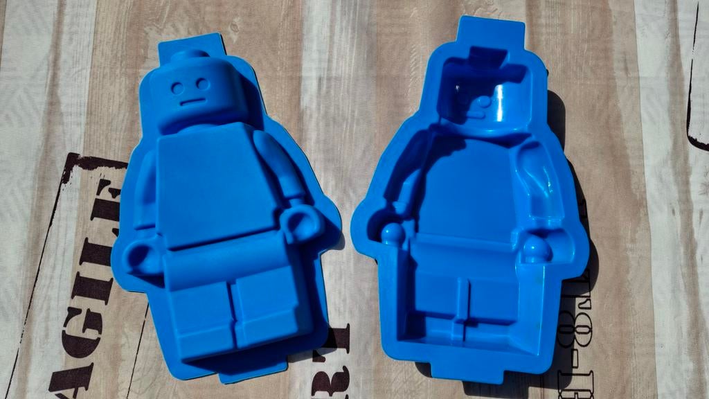 2 siliconen bakvormen Lego, Hobby en Vrije tijd, Taarten en Cupcakes maken, Ophalen of Verzenden, Zo goed als nieuw, Bakvorm