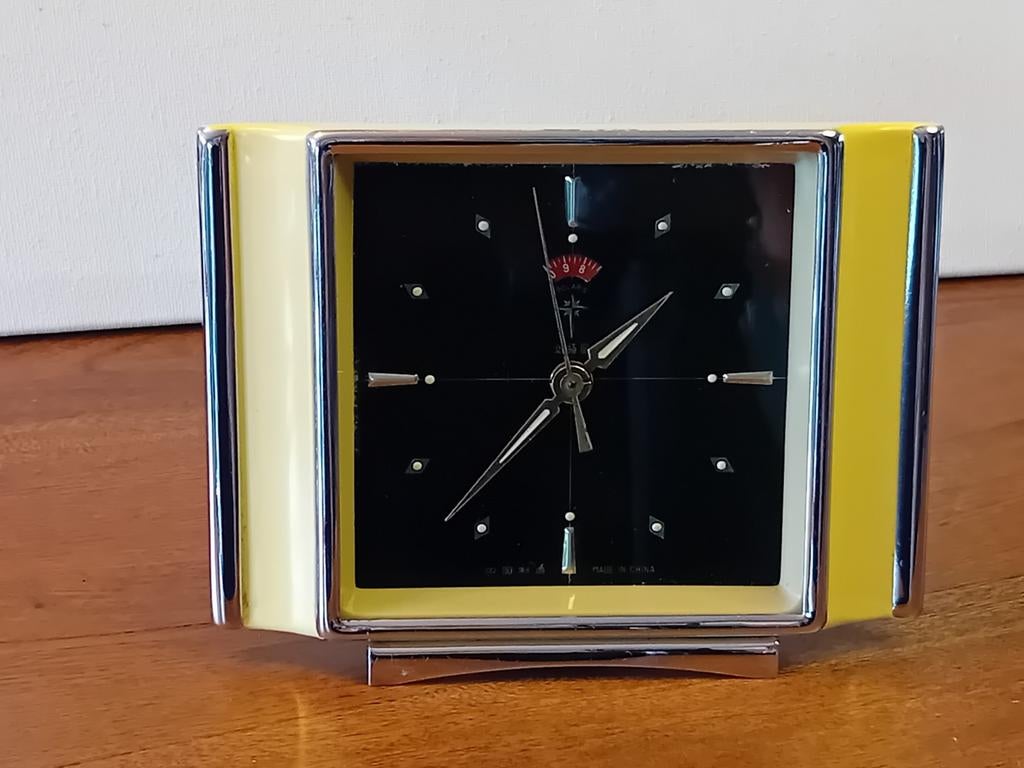 Réveil Vintage POLARIS – Jaune & Chrome, Antiquités & Art, Antiquités | Horloges, Enlèvement ou Envoi