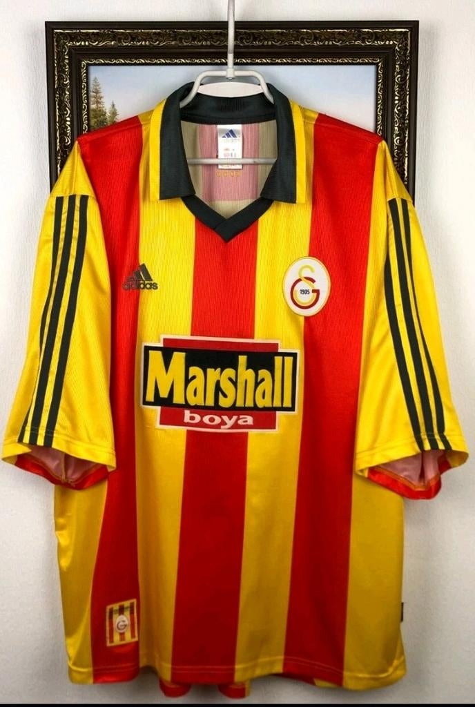 Galatasaray Voetbal Thuisshirt 1999, Verzenden