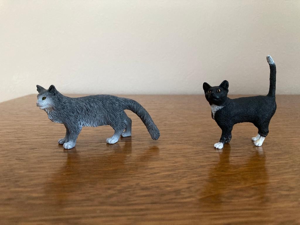 2 poezen, merk Schleich, Ophalen of Verzenden, Zo goed als nieuw, Hond of Kat, Beeldje of Figuurtje