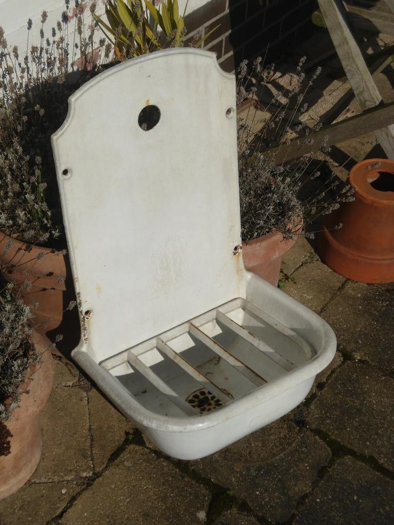 Oude geëmailleerde gietijzeren muurfontein., Tuin en Terras, Waterpartijen en Fonteinen, Ophalen, Gebruikt, Gietijzer