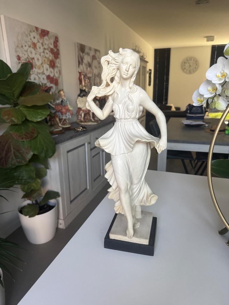 A. Santini Art Nouveau Vrouw Beeld – Italië, 1970, Enlèvement