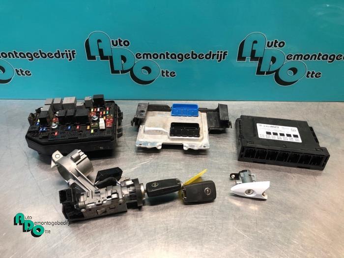 Serrure de contact + ordinateur d'un Opel Karl (Karl 15-), -, Opel, 3 mois de garantie, Utilisé
