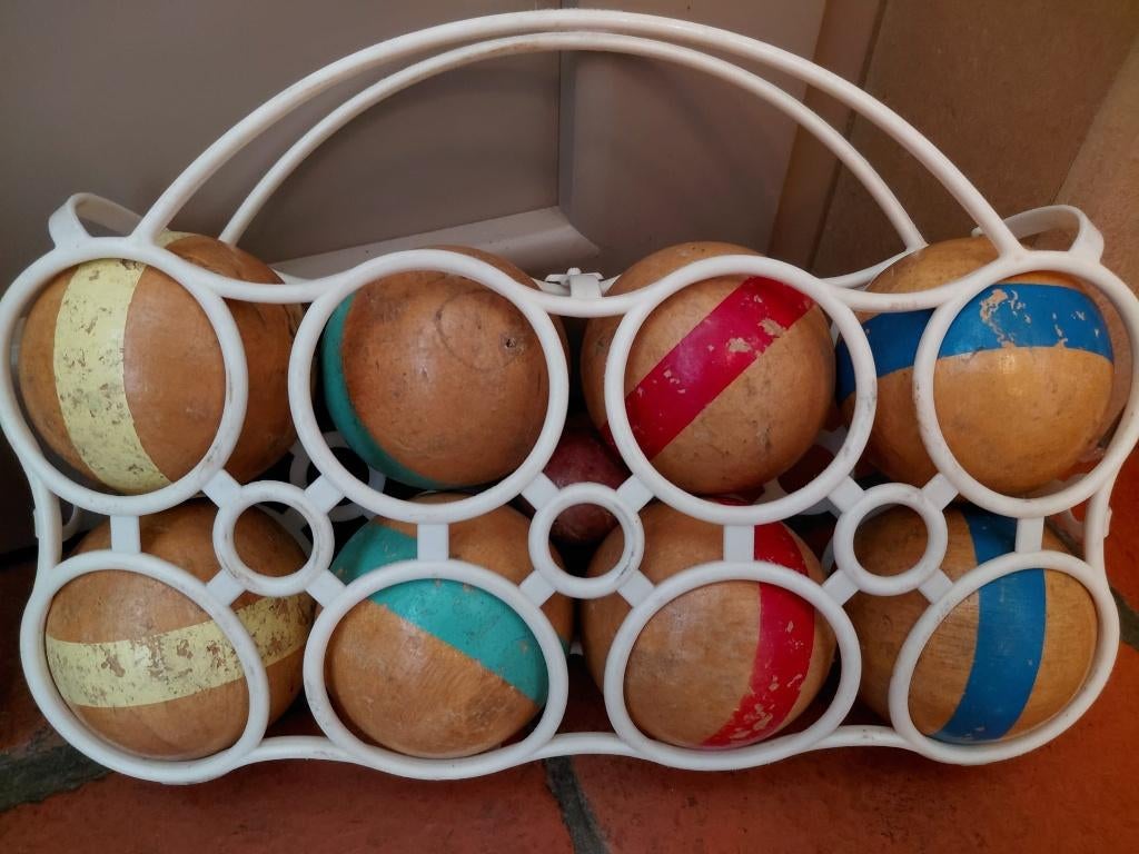 8 boules en bois vintage et cochonnet en bois, Enlèvement ou Envoi