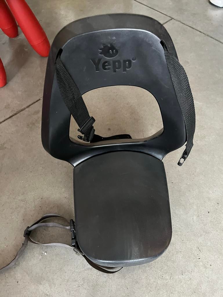 Thule Yepp junior tot 35kg (6-10jaar) - inklemming, Fietsen en Brommers, Fietsaccessoires | Fietsstoeltjes, Ophalen, Zo goed als nieuw