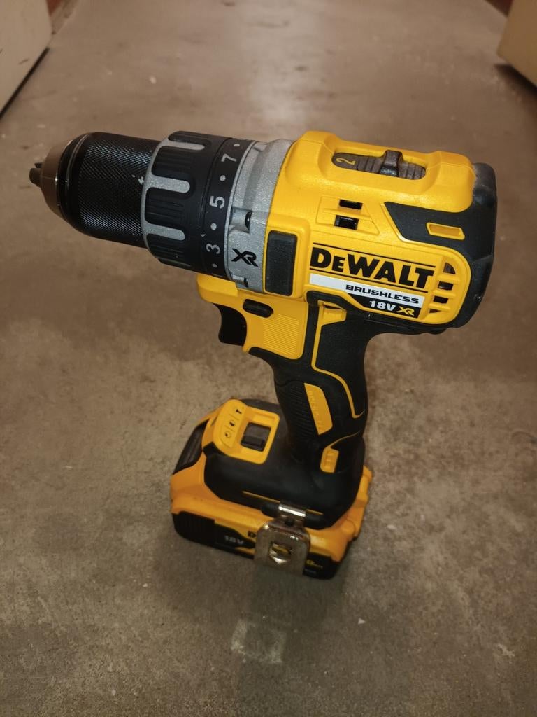 Perceuse visseuse sans fil xr Dewalt 18v sans chargeurs, Enlèvement, Perceuse