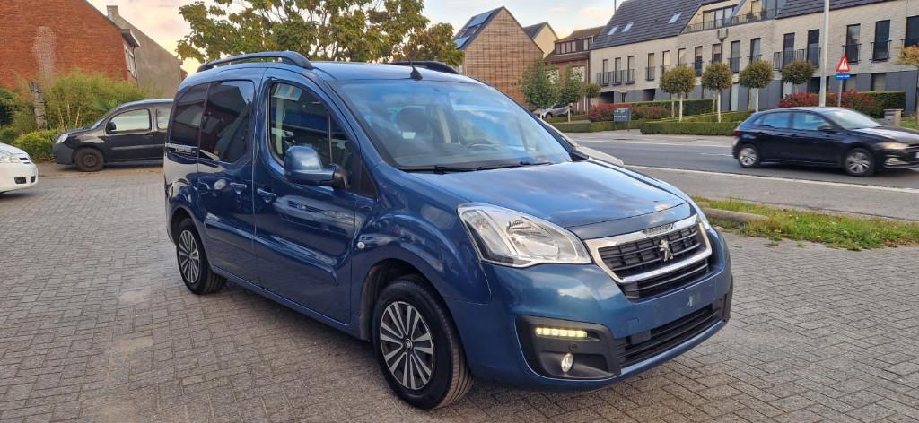 Peugeot Partner 1.2 Essence Bj 2017 137 000 km, Autos, Achat, Euro 6, Entreprise, Boîte manuelle