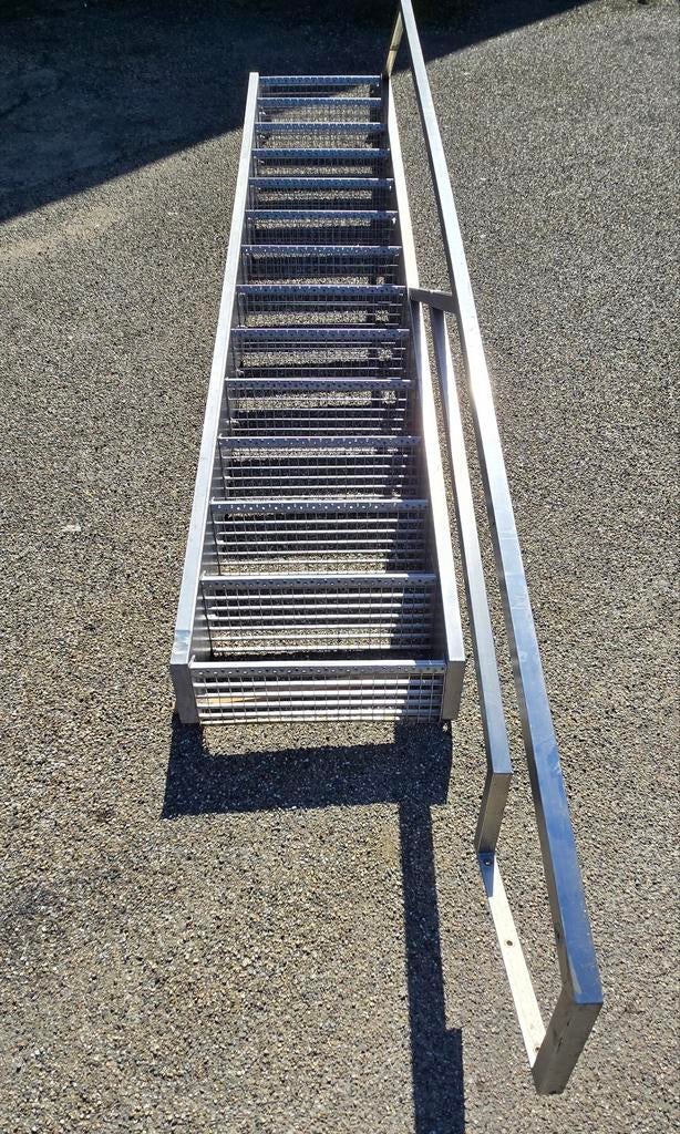 Trap inox rvs 375cm + galva buitentrap stalen bordestrap 380, Doe-het-zelf en Bouw, Ophalen, Gebruikt, Trap, 2 tot 4 meter