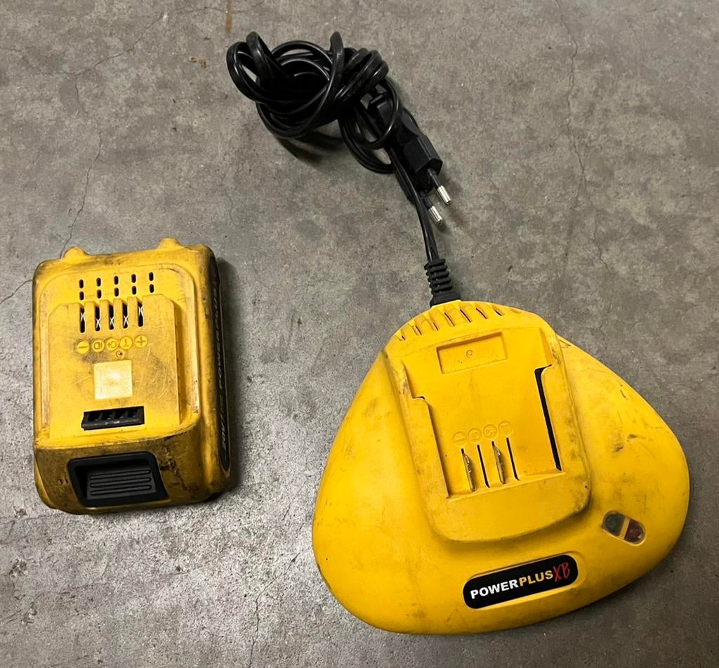 PowerPlus XB batterijlader en batterij, Ophalen, Gebruikt