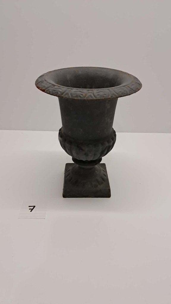 Urne / vase type Médicis en métal sur base pierre – H 23 cm, Enlèvement, Utilisé