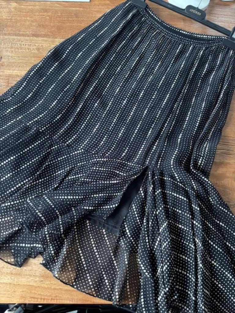 jupe vintage taille 40, Vêtements | Femmes, Jupes, Taille 38/40 (M), Enlèvement ou Envoi, Comme neuf, Sous le genou