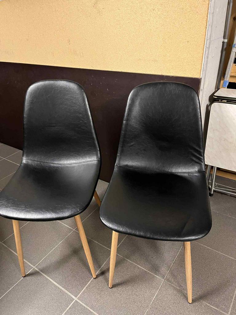 2 Keukenstoelen zwart met houten poten modern, Huis en Inrichting, Stoelen, Ophalen, Zo goed als nieuw, Zwart