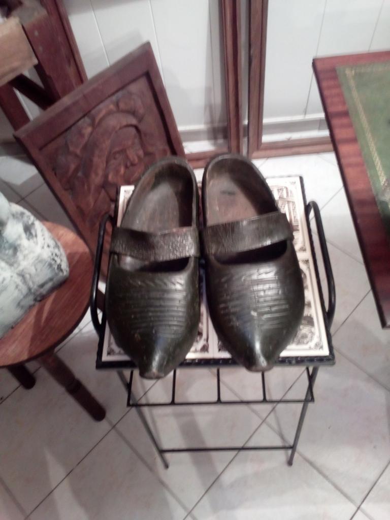 Vintage klompen, Ophalen