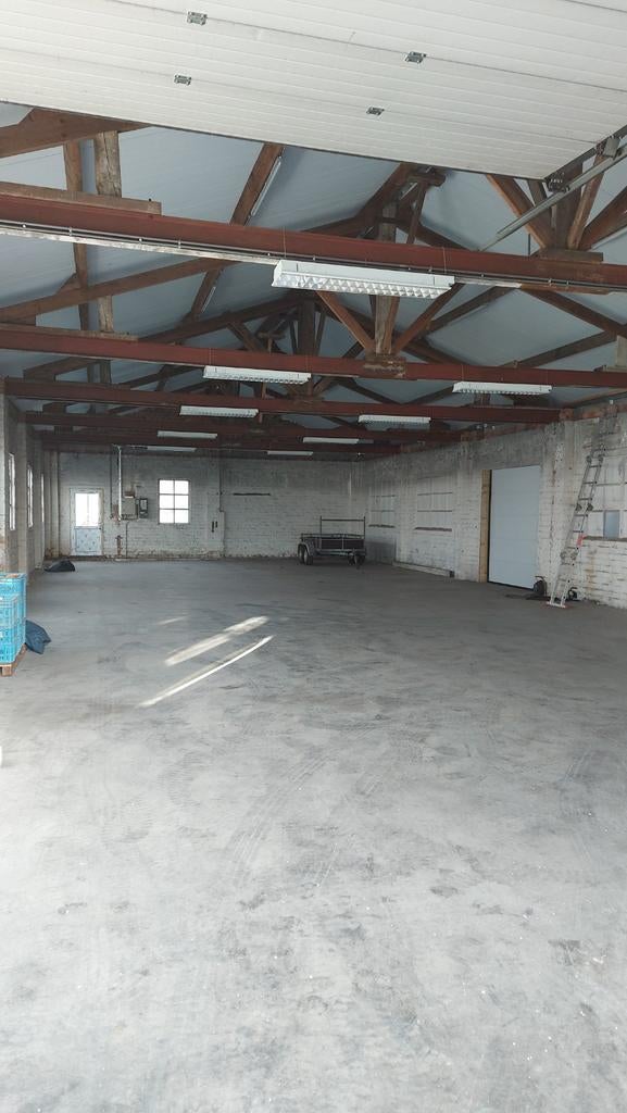 Magazijn = Opslagplaats 300 M2