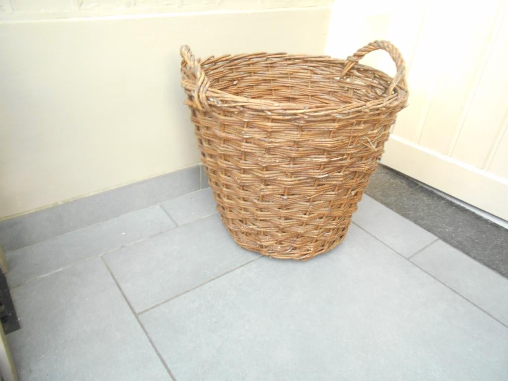 ancienne manne en osier hauteur 40 cm largeur 45 cm, Maison & Meubles, Accessoires pour la Maison | Plataux & Paniers, Enlèvement ou Envoi