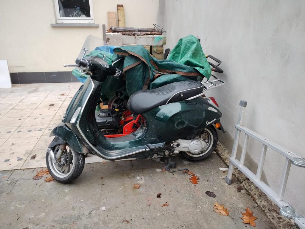 Vespa primavera 50cc, Fietsen en Brommers, Ophalen, Tweetakt, Zo goed als nieuw, 50 cc