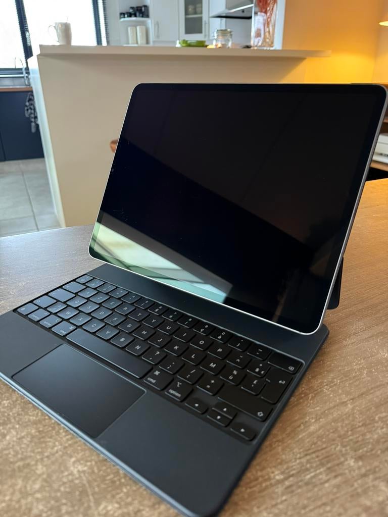 Ipad Pro 12,9” 2022 - M2 - 128gb - 5G - 6th gen, Ophalen, Zo goed als nieuw