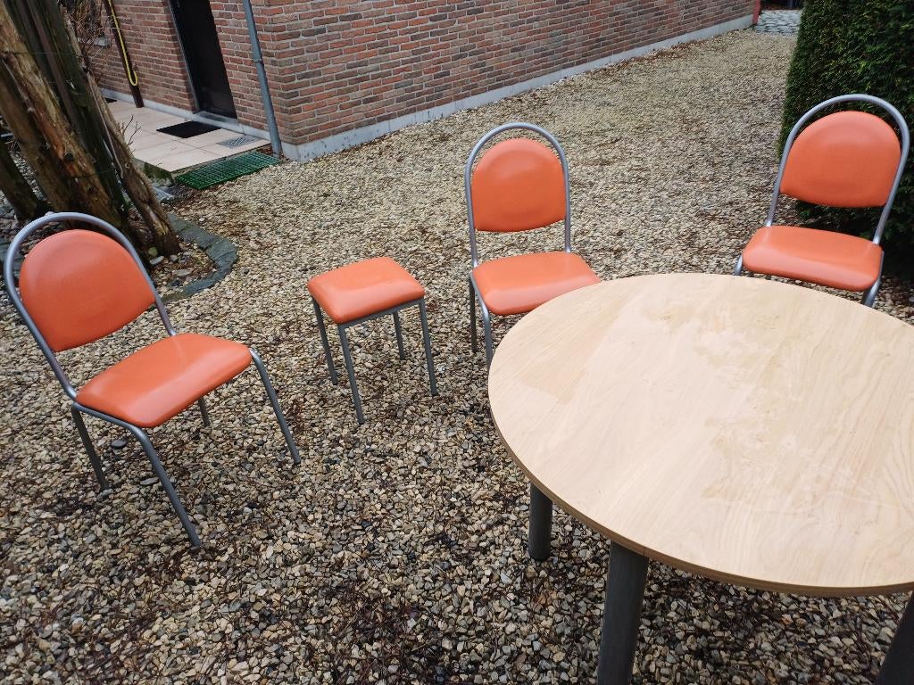 table +chaises+tabouret, Maison & Meubles, Tables | Tables à manger, Enlèvement