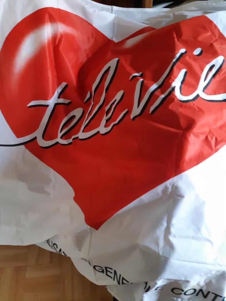 Produits du TELEVIE : 1 drapeau, cd's..., Enlèvement, Neuf, dans son emballage