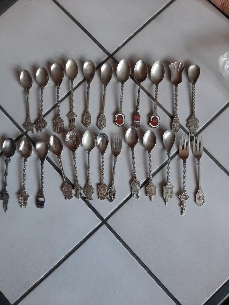 Oude souvenirs lepeltjes 21 stuks + 3 vorkjes, Ophalen