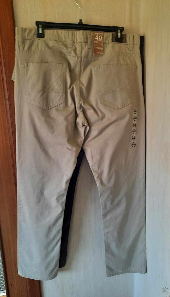 2 Splinternieuwe Herenbroeken Large Beige en Donkerblauw, Vêtements | Hommes, Pantalons, Neuf, Beige, Taille 52/54 (L), Enlèvement