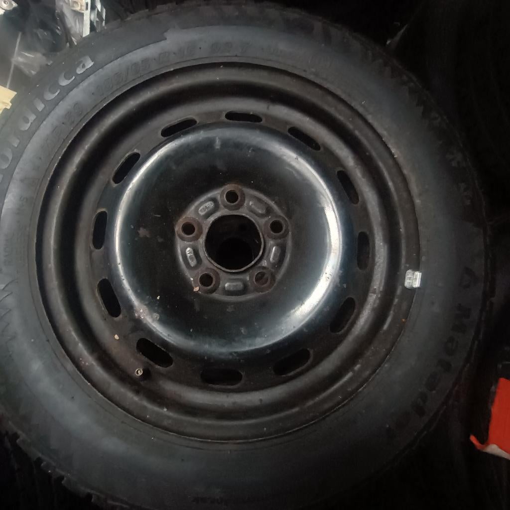 Roues 15 pouces 5x108 avec pneus d'hiver pour Ford ou Volvo, 15 pouces, Pneus hiver, Enlèvement, Utilisé