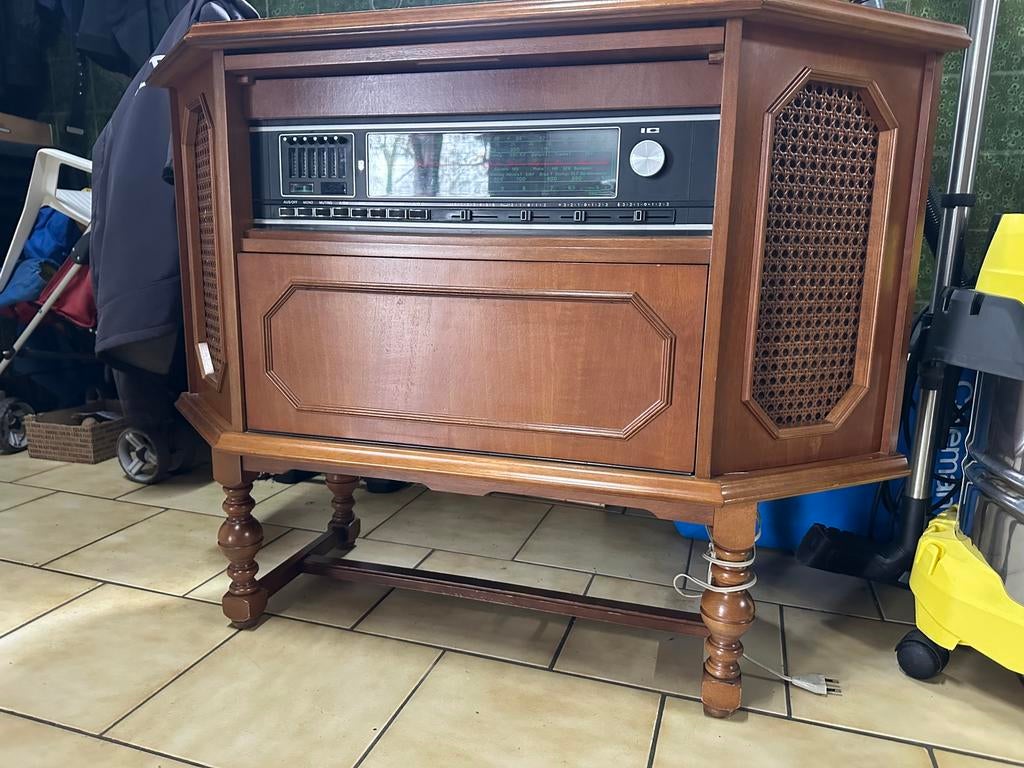 Radio en platenspeler tafel te koop, Ophalen