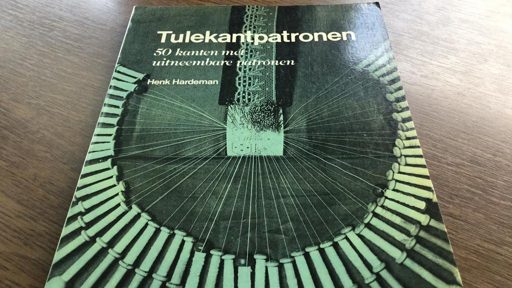 Tulekantboek met patronen, Hobby en Vrije tijd, Kantklossen, Ophalen, Zo goed als nieuw, Patronen
