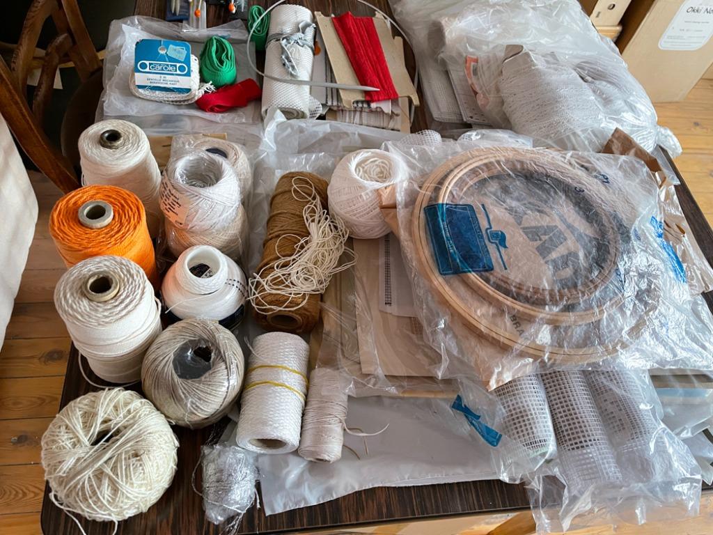 Hobby handwerkjes maken, macrame, borduren, weven…, Hobby & Loisirs créatifs, Bricolage, Comme neuf, Enlèvement ou Envoi