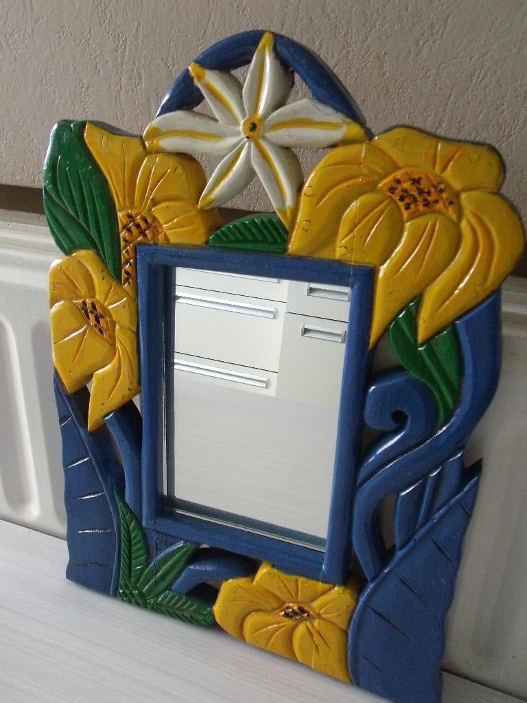 miroir e​n bois peint du Mexique, Enlèvement, Utilisé