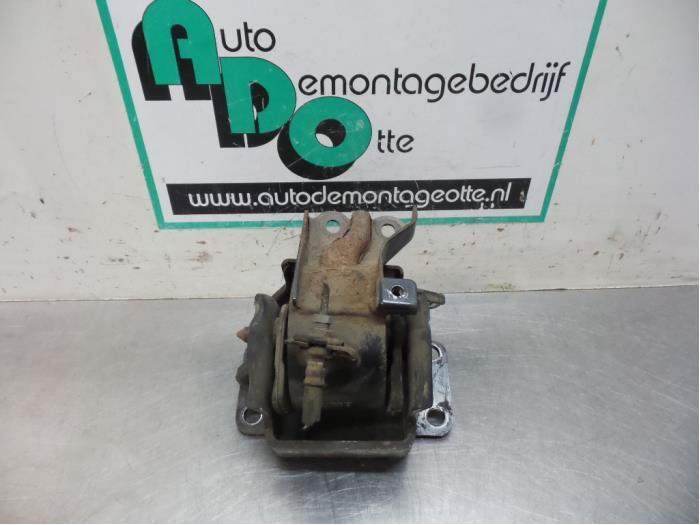 Versnellingsbak Steun van een Kia Sportage (Sportage 05-), -, -, Ophalen of Verzenden, -