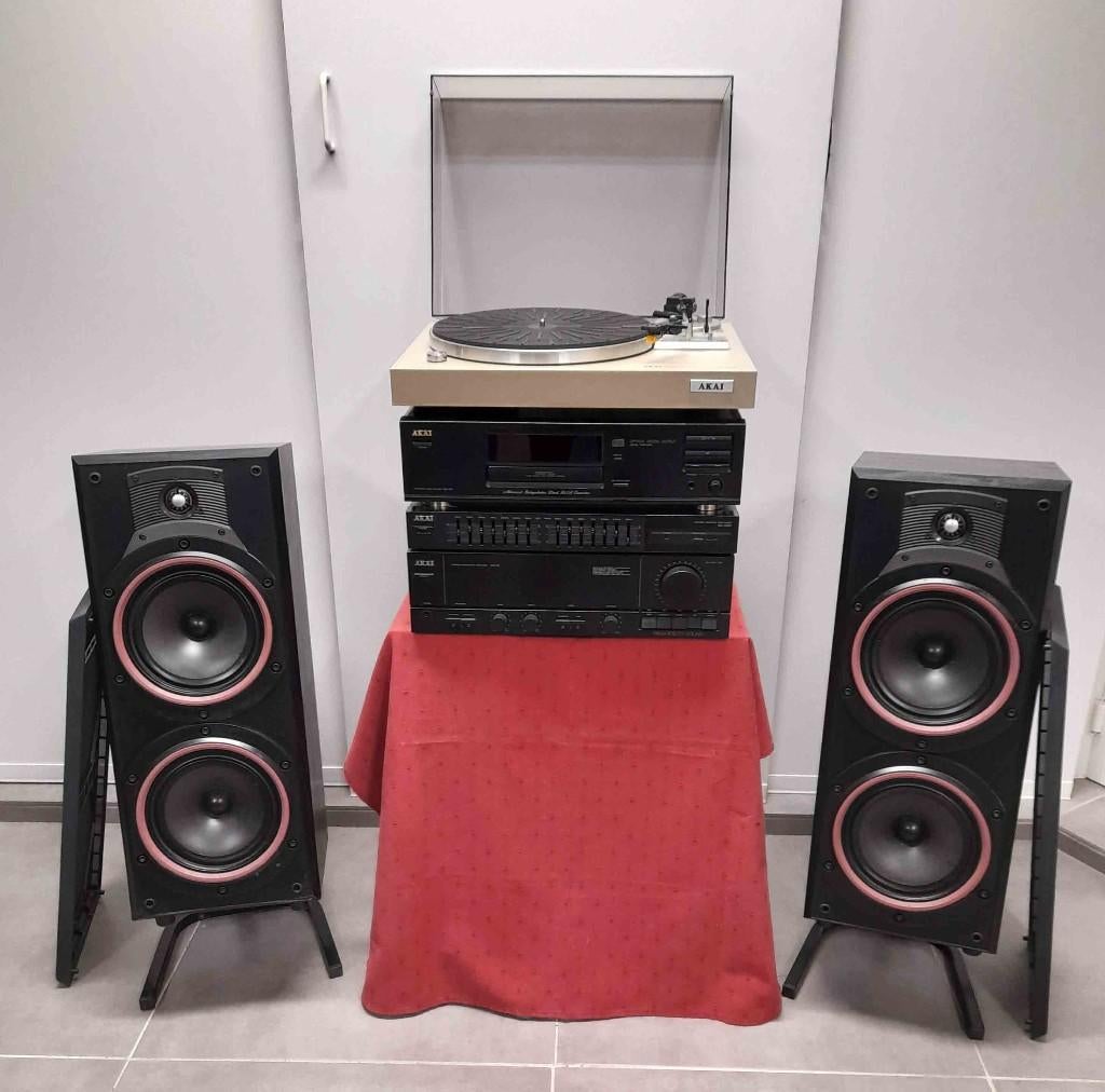 AKAI top set met of zonder verstelbare B&W speakers, Ophalen of Verzenden, Zo goed als nieuw, Speakers, Akai