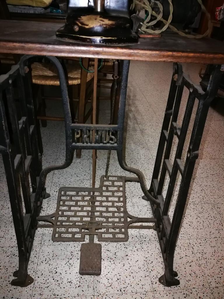 Ancienne surjeteuse Primus, Ophalen