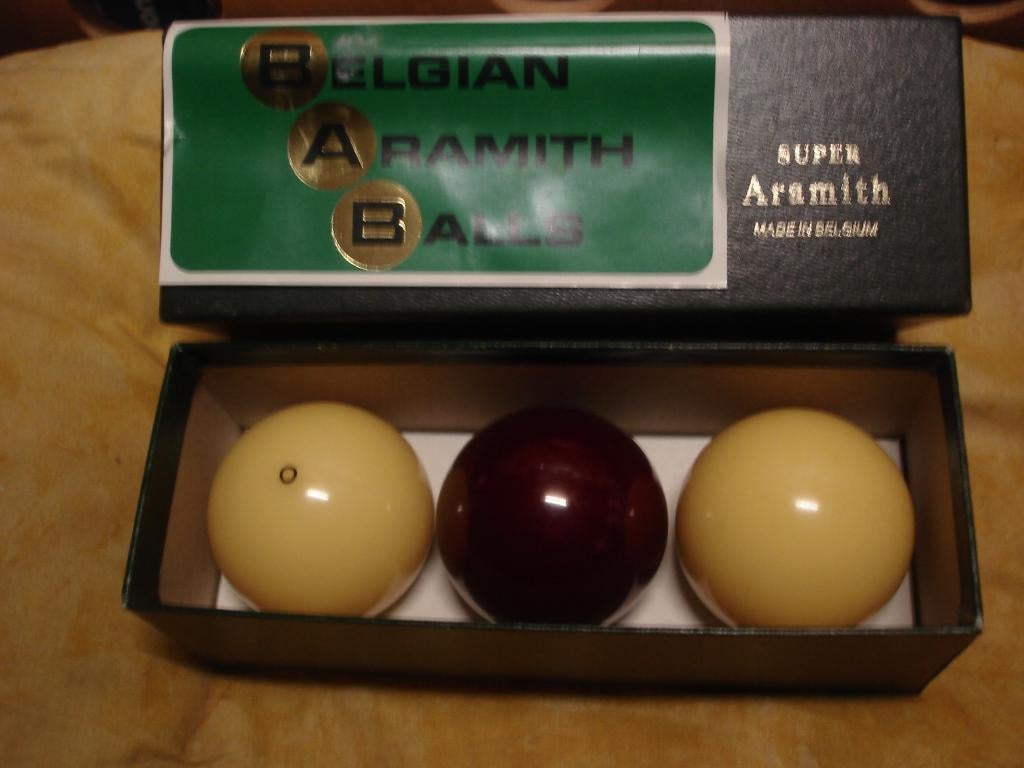 2 Sets Super Aramith Dark Red 61,5mm, Sports & Fitness, Billards & Billards américains, Enlèvement, Comme neuf, Queue ou Boules