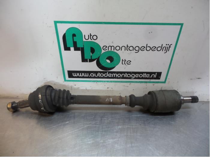 Aandrijfas links-voor van een Peugeot Expert (Expert 95-), Gebruikt, -, -, Ophalen of Verzenden