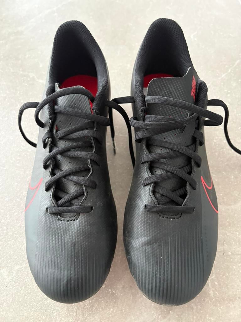 Voetbalschoenen Nike maat 43 - 9,5, Enlèvement ou Envoi, Neuf