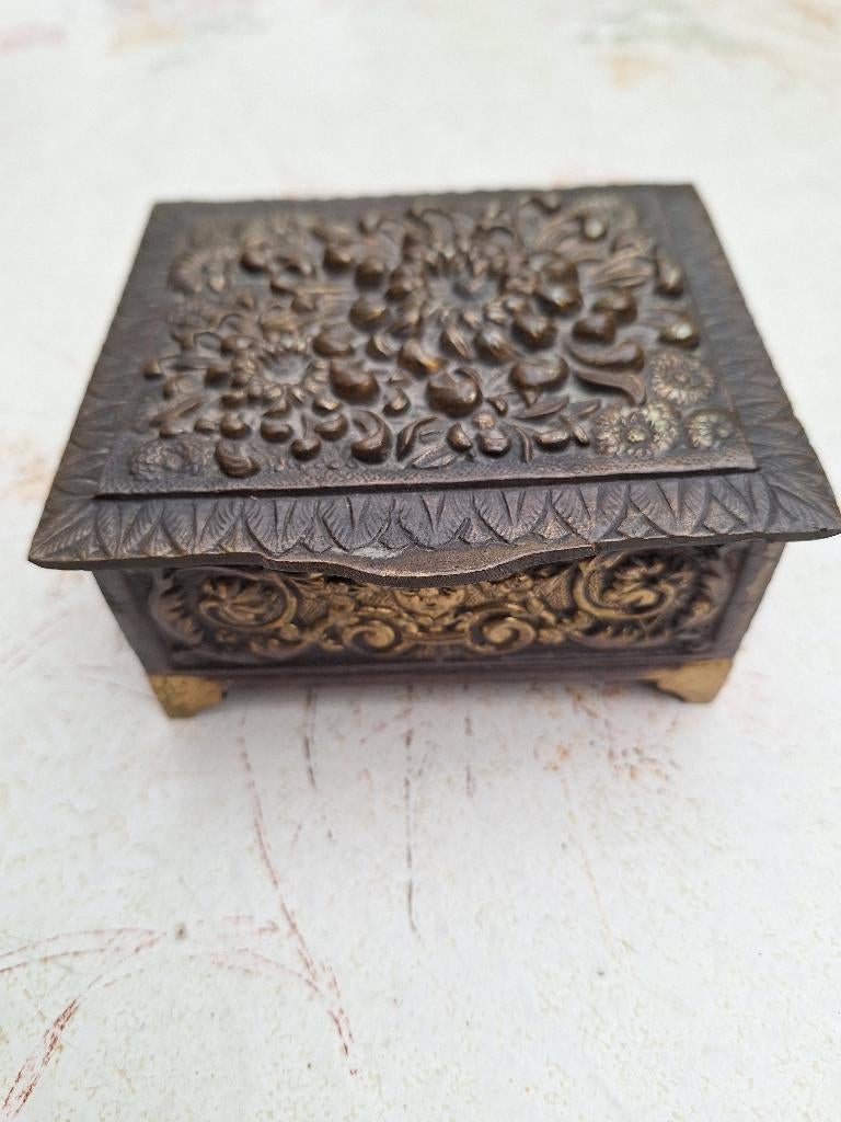 Boîte à bijoux/boîte à bijoux en bronze, Antiquités & Art, Enlèvement, Bronze